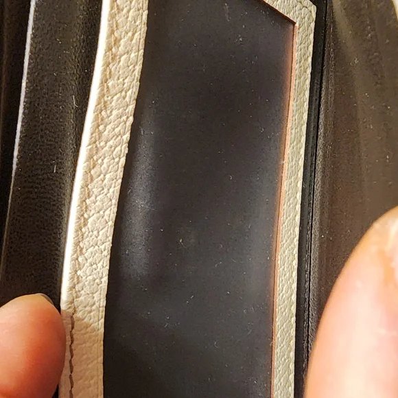 Gucci Cream Chain & Charm Foldover Wallet - Picture 15 of 16